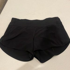 black lululemon shorts